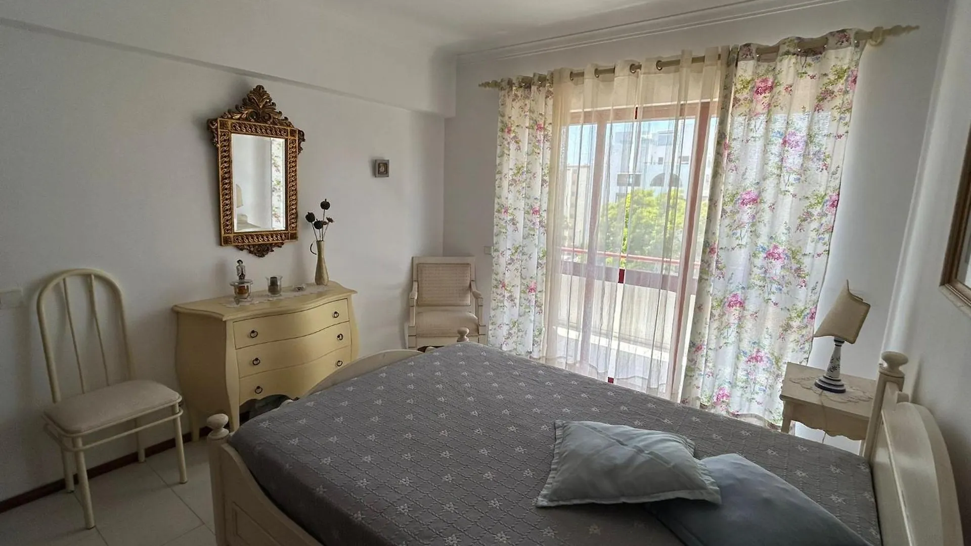 Apartment Nice Flat In Quarteira Beach